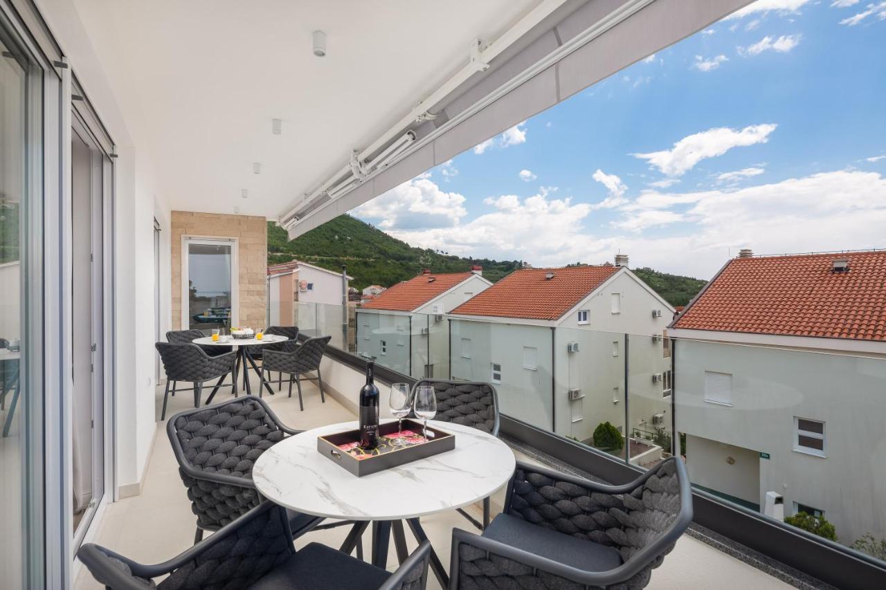Apartment La *