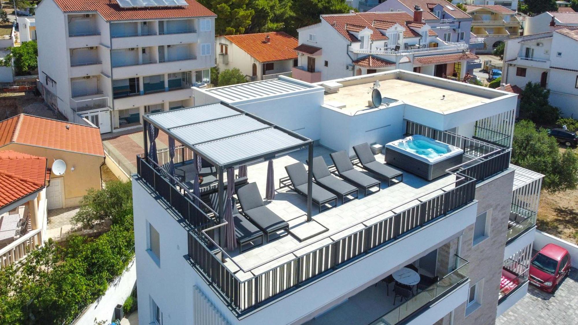 Apartment La